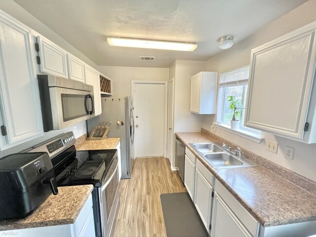 Building Photo - 2 br, 2 bath House - 2501 Windmill Dr