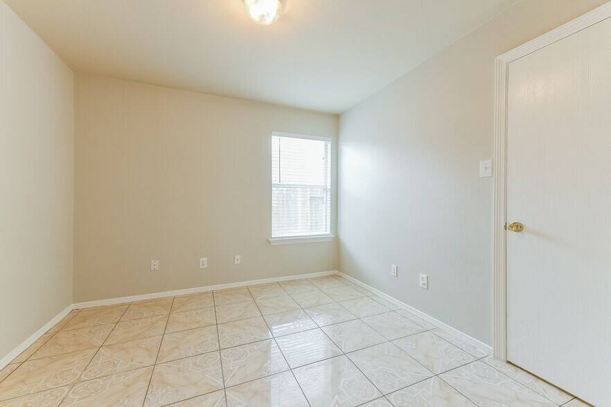 Building Photo - 21030 Stoney Haven Dr