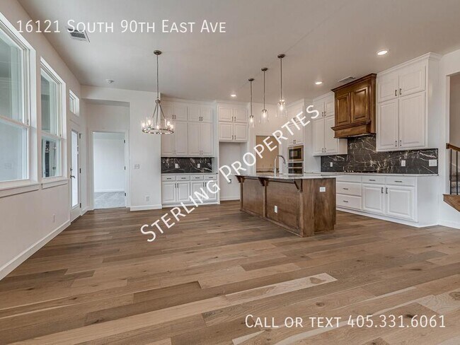 Building Photo - 16121 S 90th East Ave