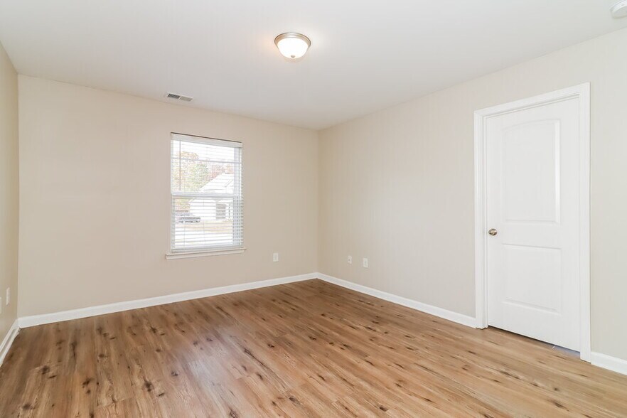 Building Photo - 767 Fieldcrest Dr