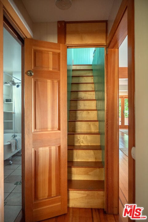 Building Photo - 1480 N Mentor Ave