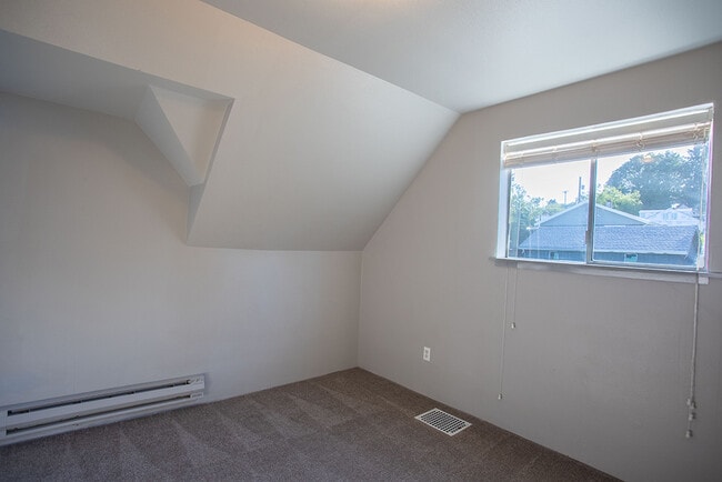 Building Photo - 517 S Hartford Ave