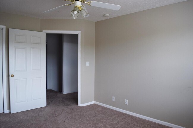 Building Photo - Charming Hickory Valley Gem Near Fort Leonard Wood