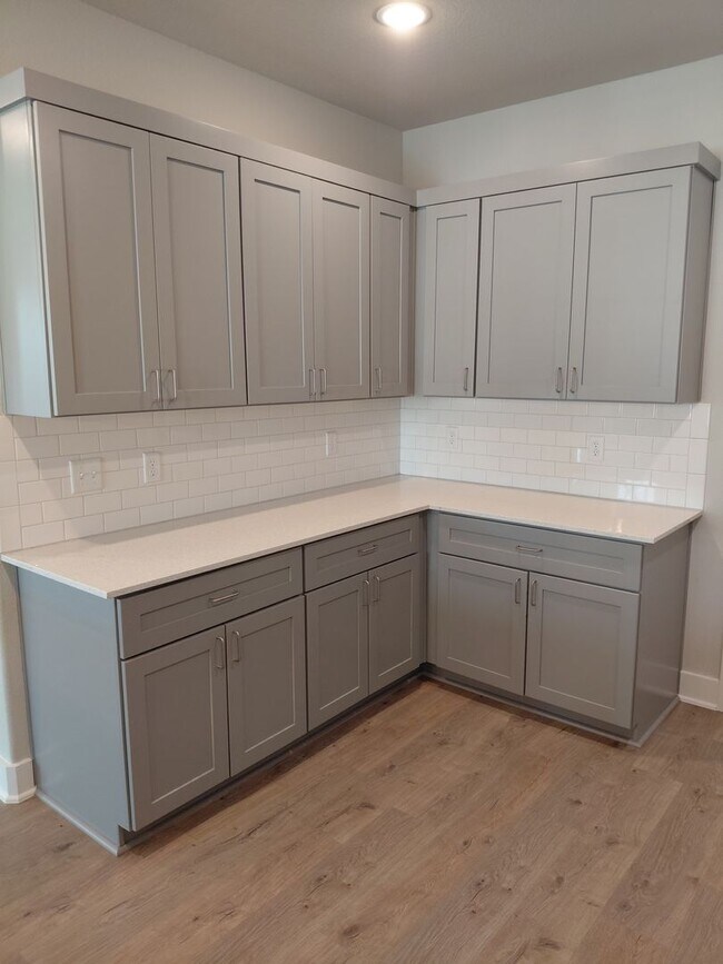 Building Photo - 3/2/2 - FENCED BACKYARD!!! GREAT NEIGHBORHOOD - Godley ISD - Summer Specials!