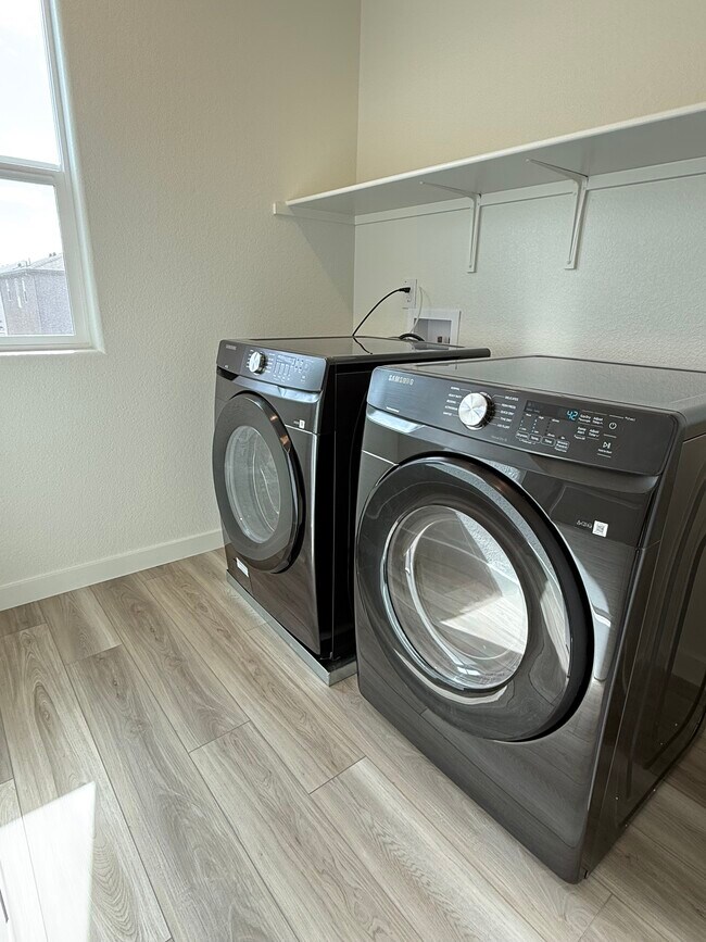 Building Photo - 1104 Ashera St