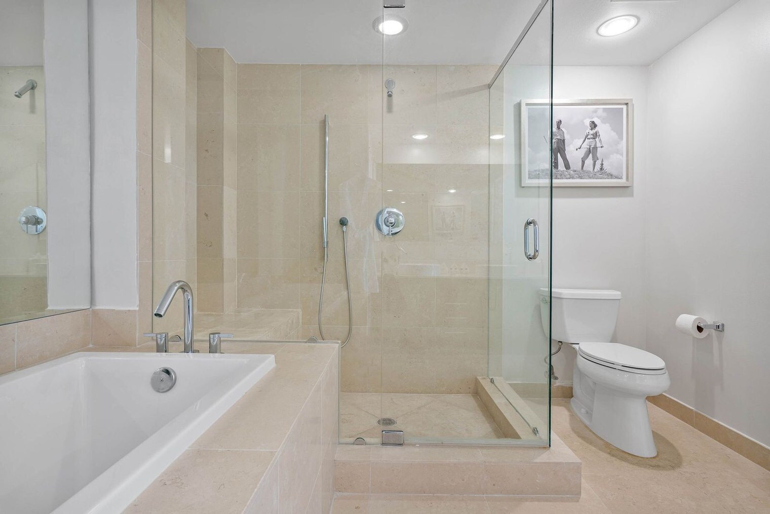 Building Photo - 485 Brickell Ave