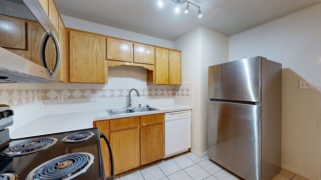 Building Photo - 2 WEEKS FREE RENT +  STAINLESS STEEL APPLIANCES!!!!