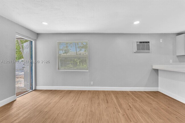 Building Photo - 163 NW 40th St