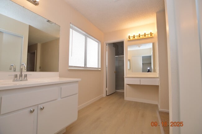 Building Photo - 3646 Longfellow St