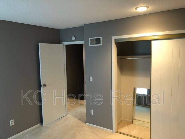 Building Photo - 8506 W 108th Pl