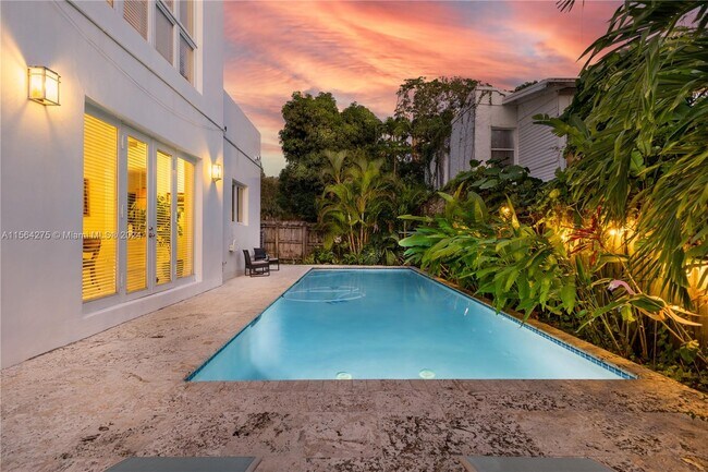 Building Photo - 696 NE 68th St