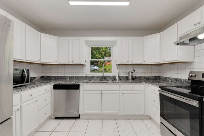 Building Photo - Charming 1950's Ranch w/ Modern Upgrades a...