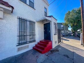 Building Photo - 1450 W 39th St