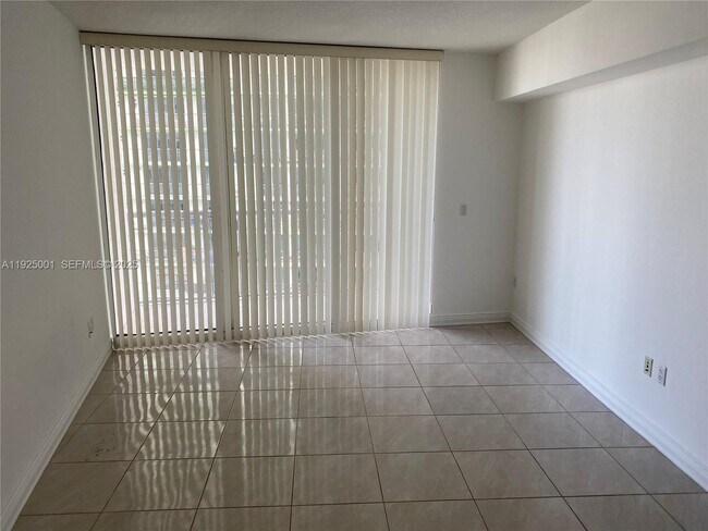 Building Photo - 1750 N Bayshore Dr