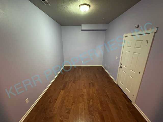 Building Photo - THE FIRST MONTH'S RENT IS FREE! Charming 3-Bedroom Tri-Level Retreat in Estacada with Spacious 19...