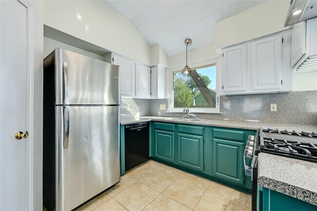 Building Photo - 2504 Spring Wagon Ln