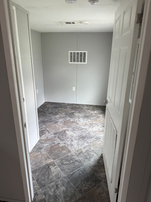 Building Photo - 23 Meadowview Ln