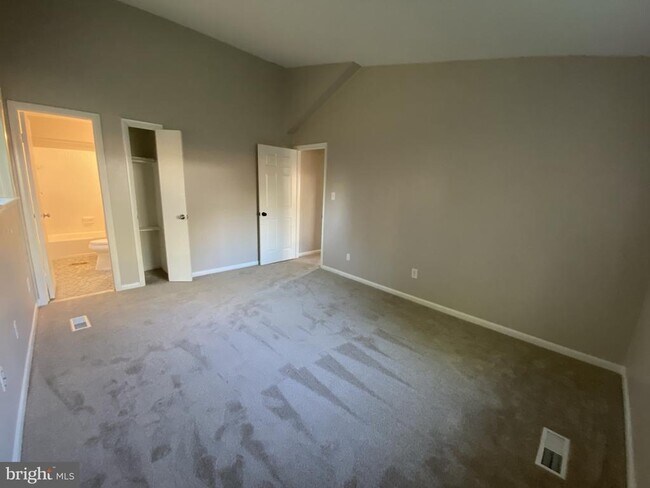 Building Photo - 1712 12th St S