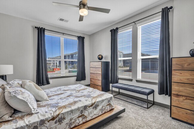 Building Photo - Resort-Style Living | 8 Weeks Free + $1250 Off!