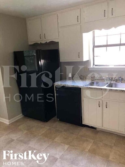 Building Photo - 5641 Clifton Pl