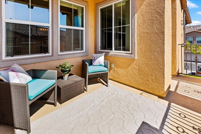 Building Photo - $3,456 - 2 Bed / 2 Bath Stunning Corner Un...