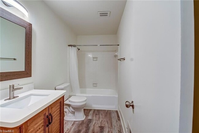 Building Photo - 115 S Mendenhall St