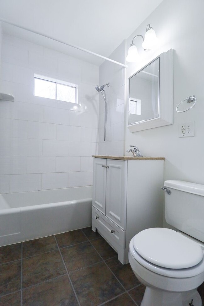 Building Photo - Beautiful Brookside duplex unit - NO PETS