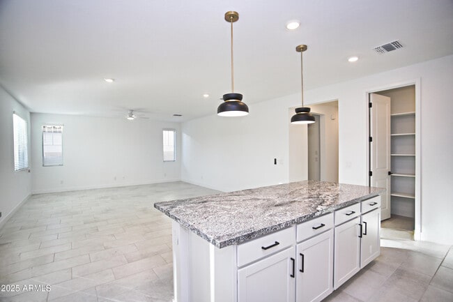 Building Photo - 773 W Lark Dr