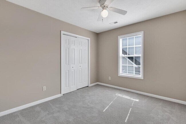 Building Photo - City Convenience with all Schools inside n...