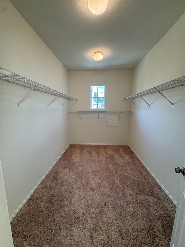 Building Photo - Stunning Home in a Desirable Gated Community