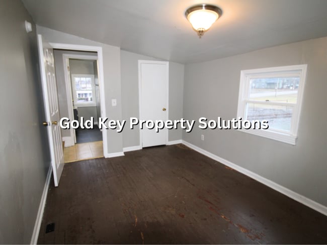 Building Photo - 236 W. Vineyard St. Anderson, IN. 46012