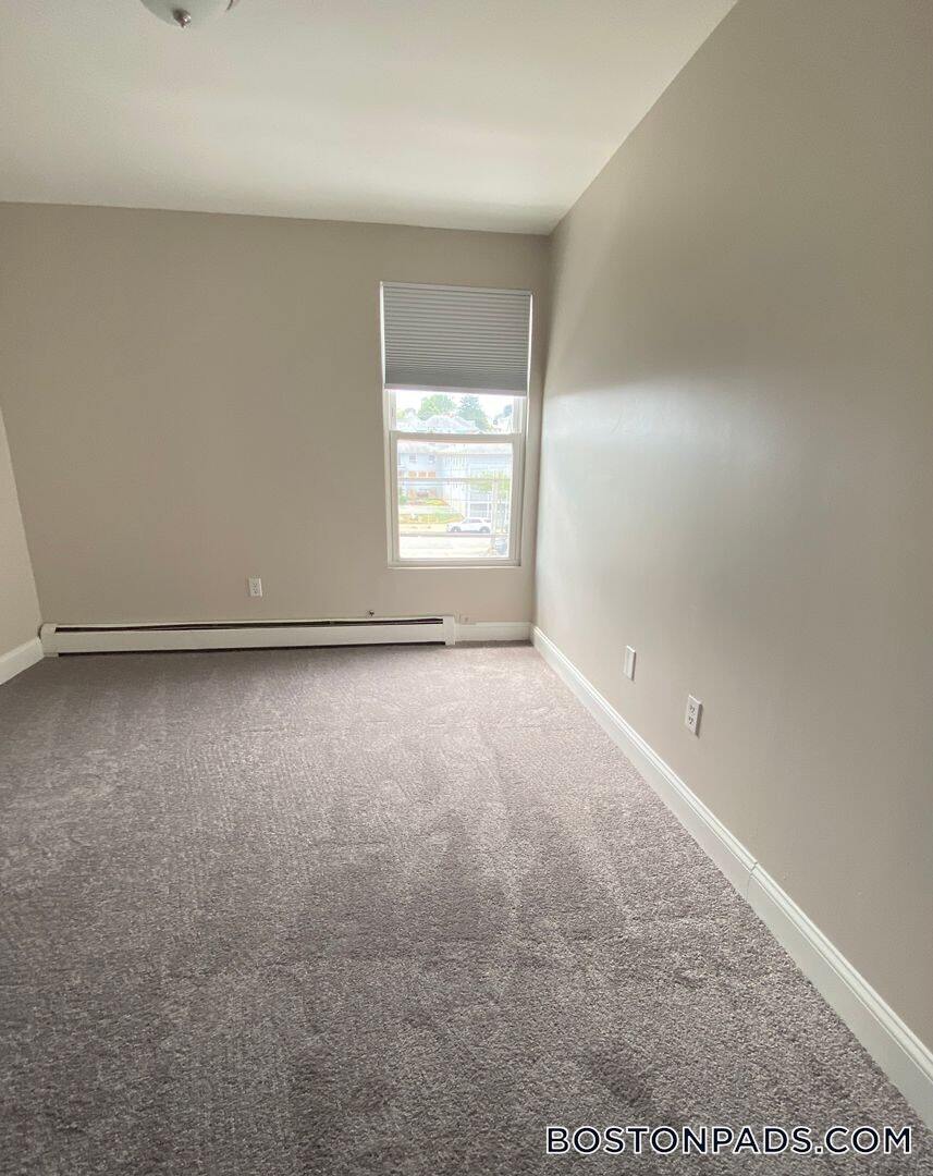 Building Photo - 663 Middle St