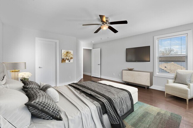 Building Photo - Available Now! 4 Bed, 3.5 Bath, Convenient...