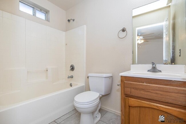 Building Photo - 564 S Madison Ave