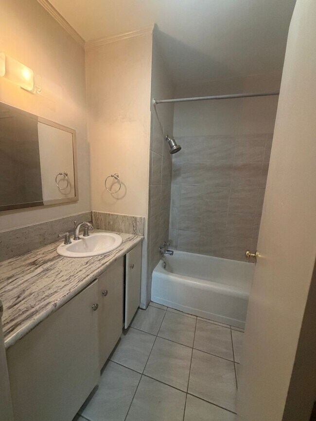 Building Photo - 717 Alice Dr