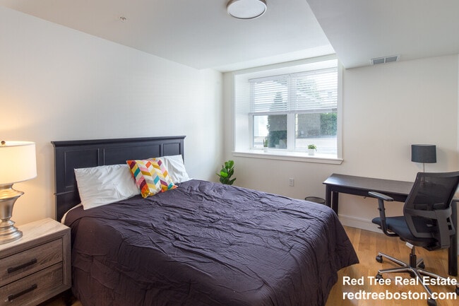 Building Photo - 92 Brown St