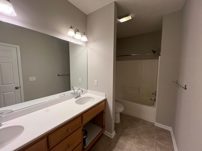 Building Photo - Beautiful Port Warwick Townhome.