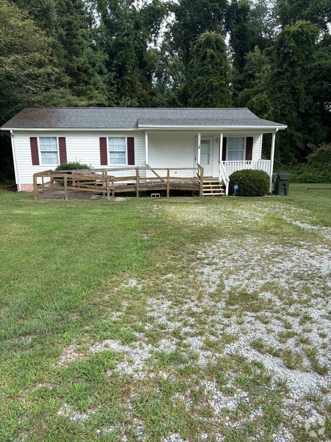 Building Photo - 3 Bedroom Spencer, NC Home