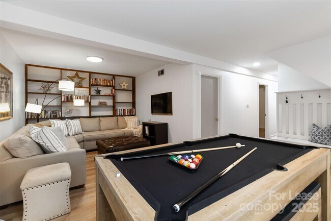 Building Photo - 405 Hillcrest Dr