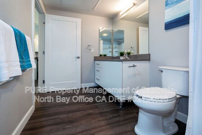 Building Photo - 785 Baywood Dr