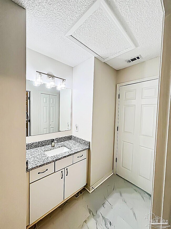 Building Photo - 8124 Heirloom Dr