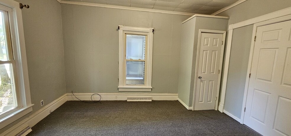 Building Photo - 602 E Ravine Ave