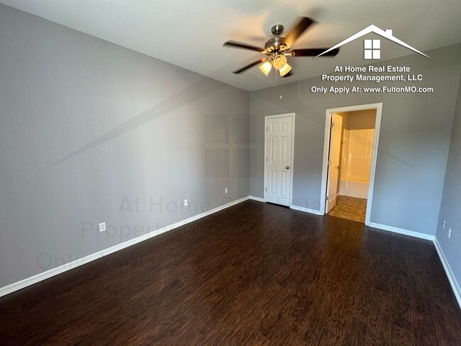 Building Photo - 211 N Main St