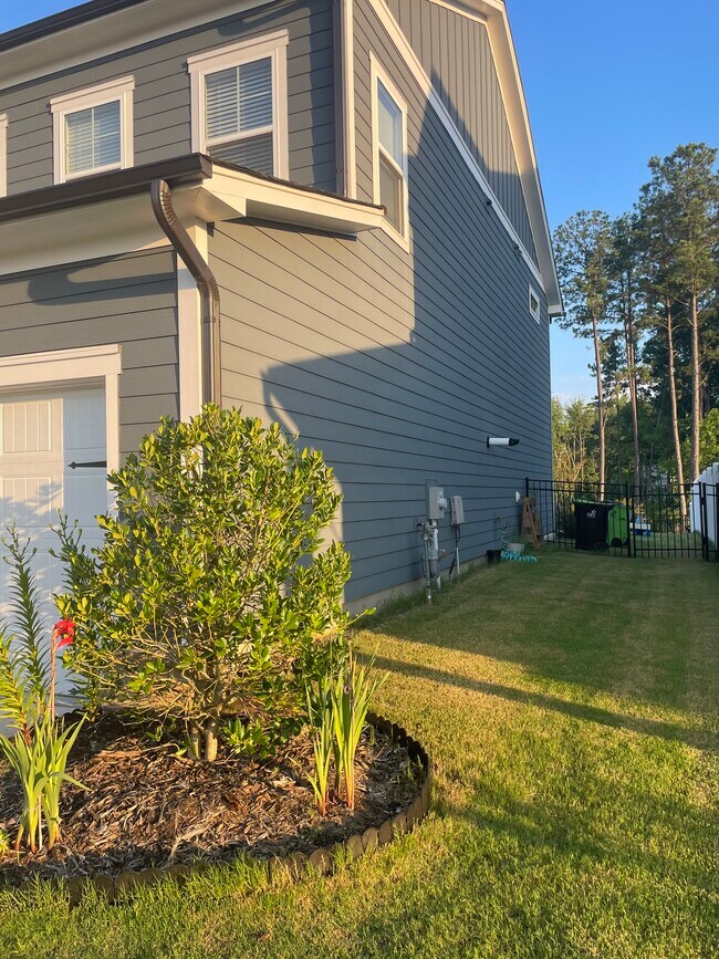 Building Photo - 3081 Zebroid Way