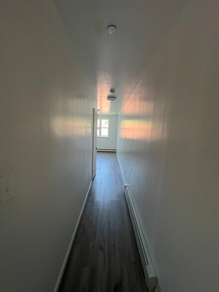 Hallway in 2nd bedroom - 1835 Atlantic Ave