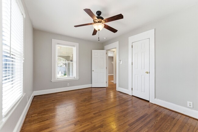 Building Photo - 202 Warren St SE