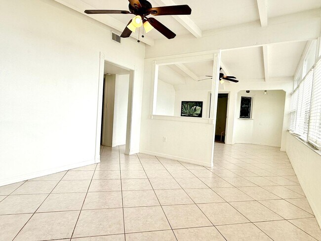 Building Photo - Charming updated 3Bedrooms 1Bath Home in p...