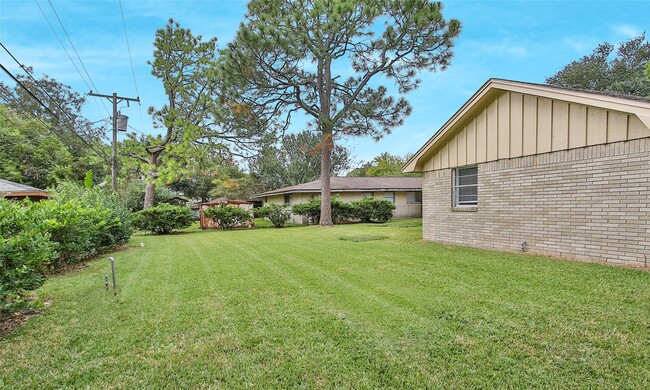 Building Photo - 9205 Vicksburg Ave