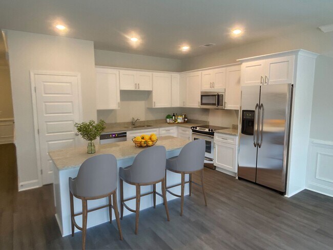 Building Photo - $500 off 1st month's rent with a move-in date in the month January 2026!!! Modern Executive End-U...