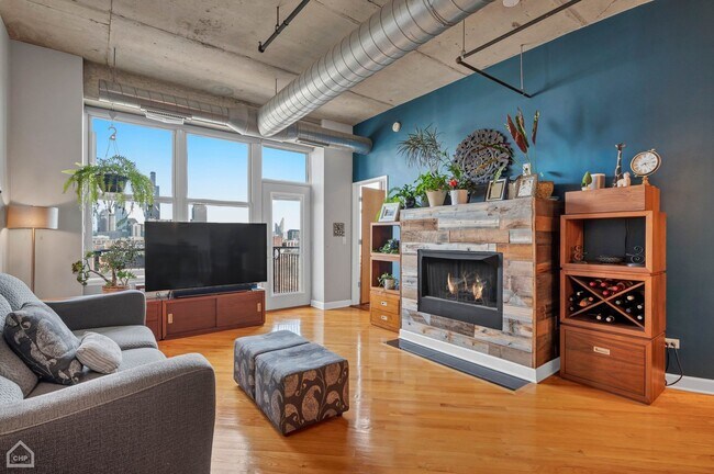 Building Photo - 6 S Laflin St